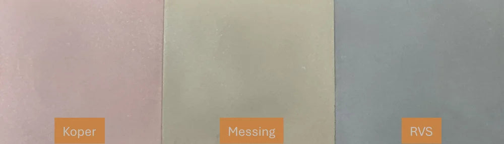 Een plaatje in koper, messing en RVS dat toont welke materiaalmogelijkheden er zijn voor de Kopinox Kuub salontafel